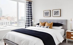 Beautiful Three Queen Beds Apartment In City Center , 100M2, Near Tram